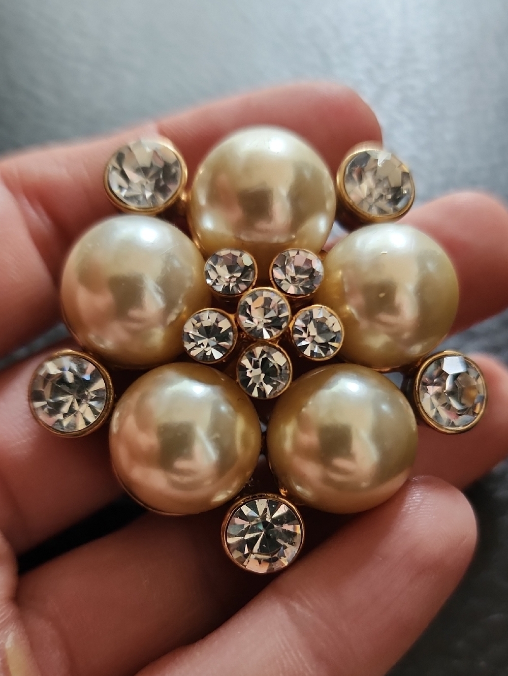 VTG Classic Gold Pearl and Crystal Cluster Brooch - Women Jewelry